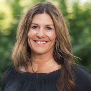 Beth Reiswig Team headshot