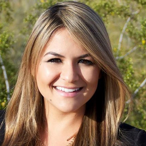 Beth Hynes headshot